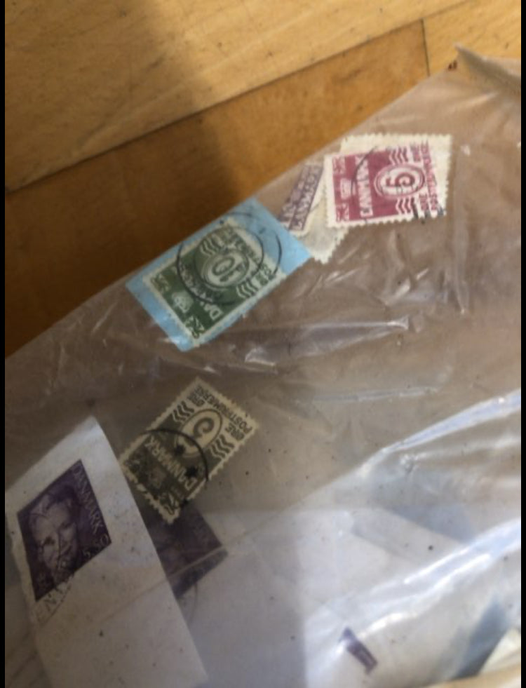 Sæk med kuvertafklip af frimærker